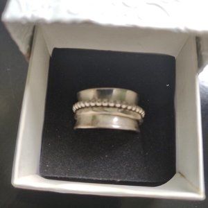 Silver spinner ring, size 8;  new, never worn